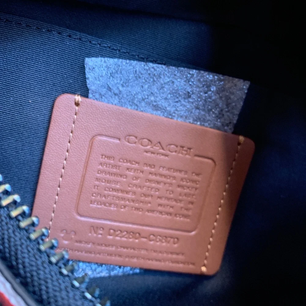 Authentic COACH Pebbled leather Mickey mousse Keith Disney 2 zips belt bag - Picture 8 of 16